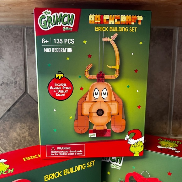 Brickcraft Dr. Seuss The Grinch Chimney, Max Building Set, Grinch Wreath, Lego - Picture 4 of 9